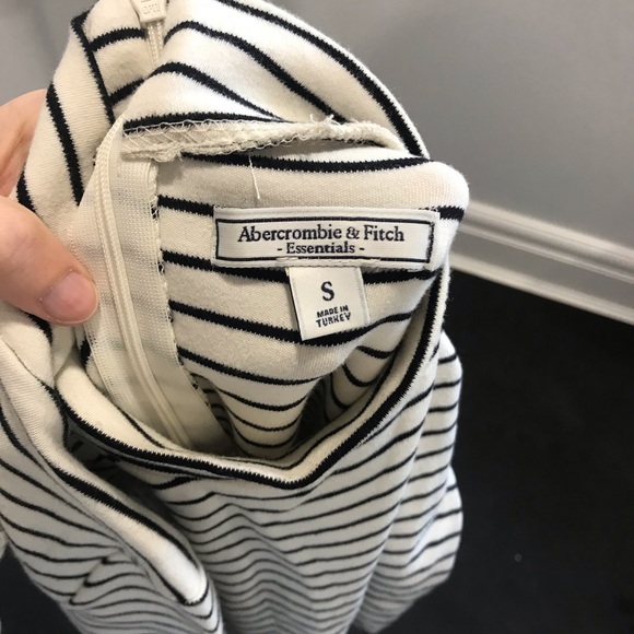 🌸Abercrombie mock neck tee - Picture 2 of 3